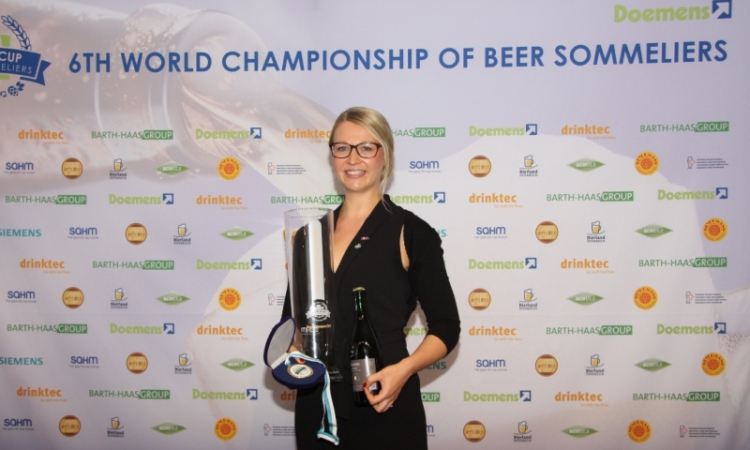 Wereldkampioen Biersommelier Elisa Raus // Foto: Doemens